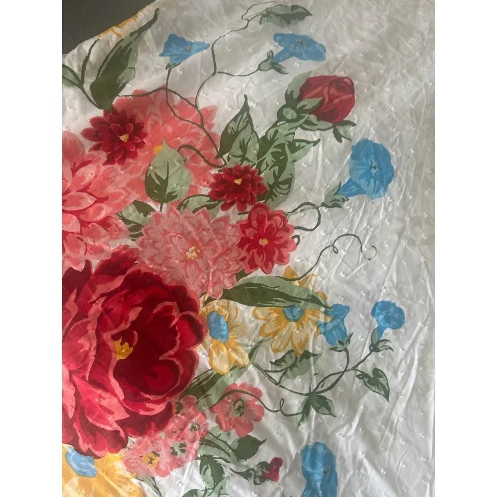 The Pioneer Woman Floral White Swiss Dot Comforter with Matching Tote Bag
